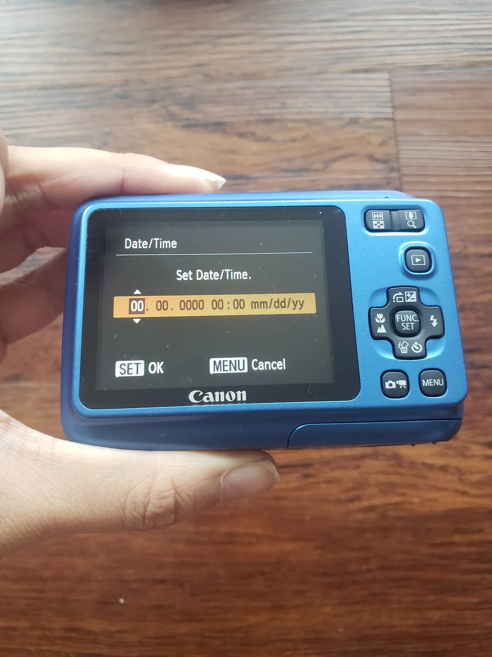 Canon PowerShot A495 Digital Camera Blue 10 Megapixels Batt Operated 2gb SD